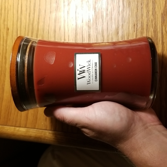 WOODWICK "crackles as it burns " CANDLE - Picture 3 of 4